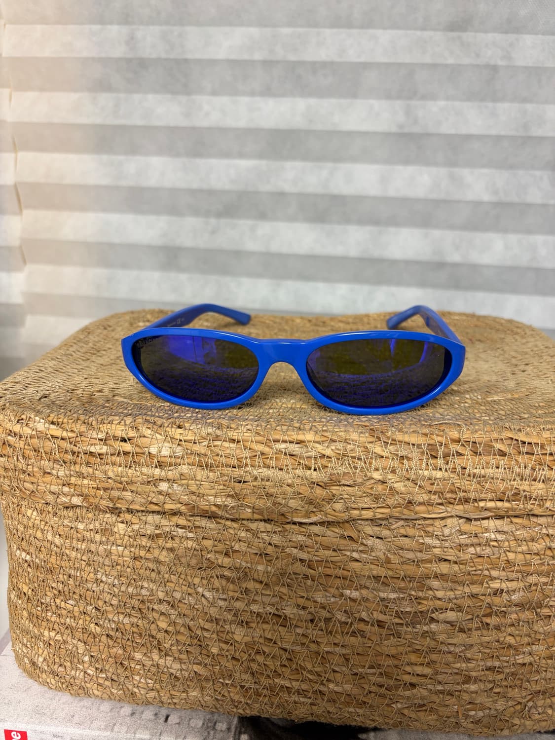 발렌시아가 네오라운드 선글라스 블루 상품이미지2