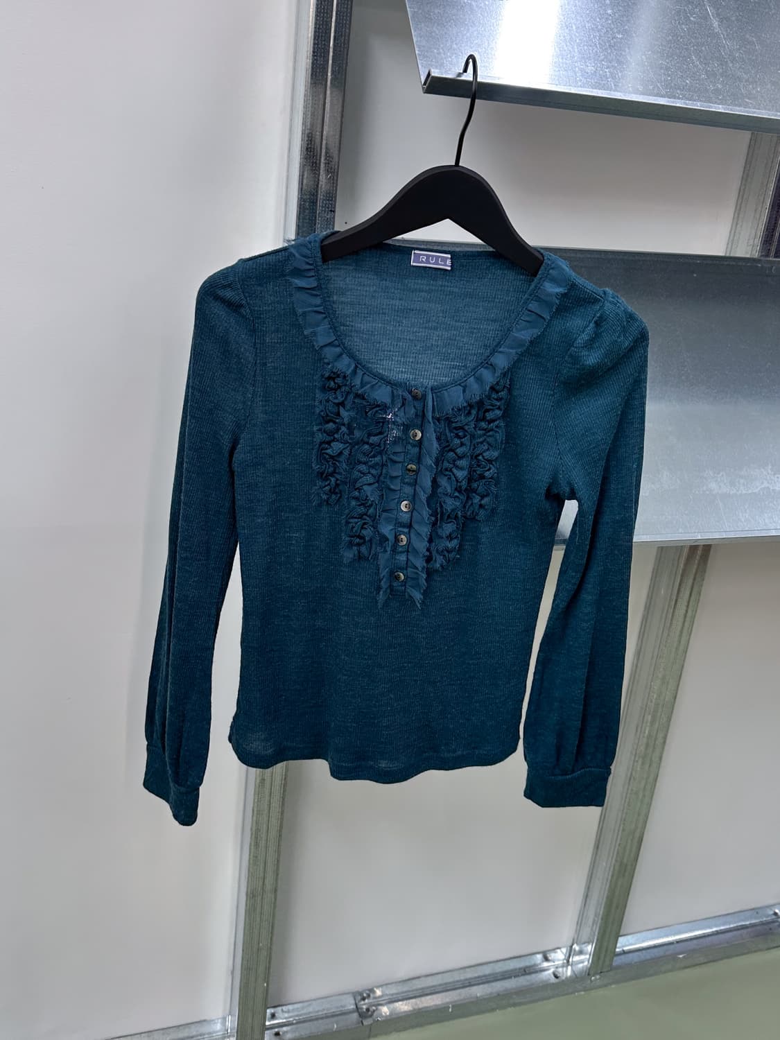 deep blue green ruffle lace top 상품이미지1