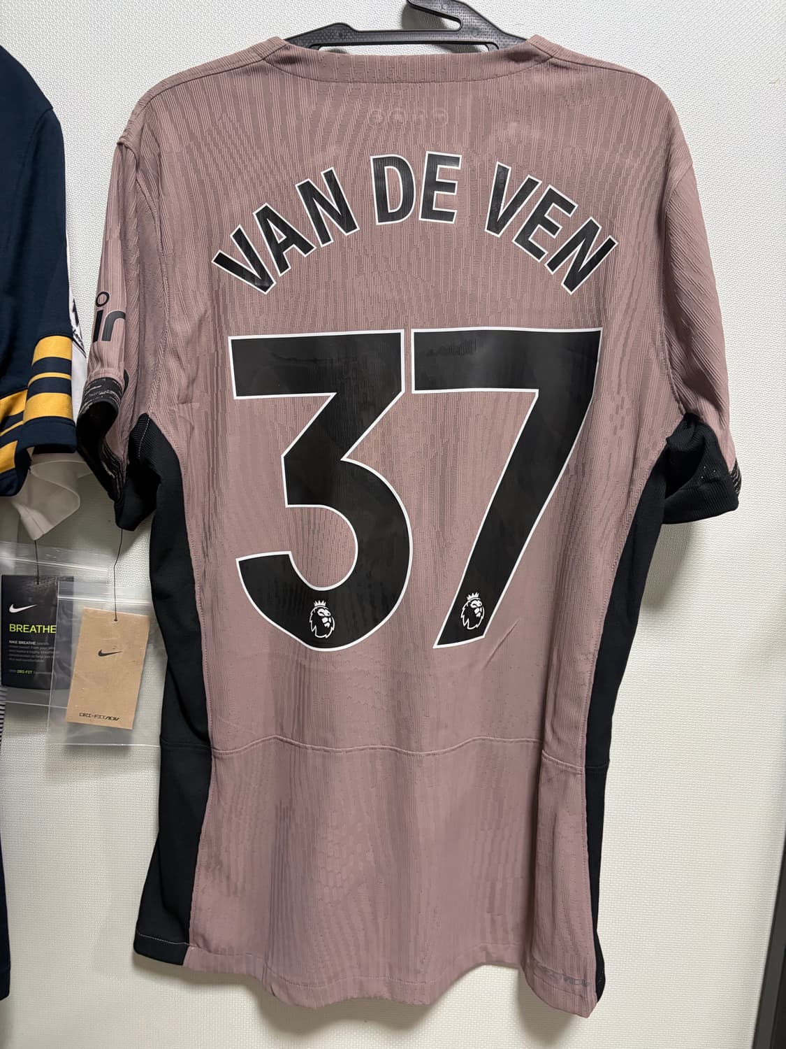 23-24 토트넘 써드 지급용 유니폼 반더벤 상품이미지2