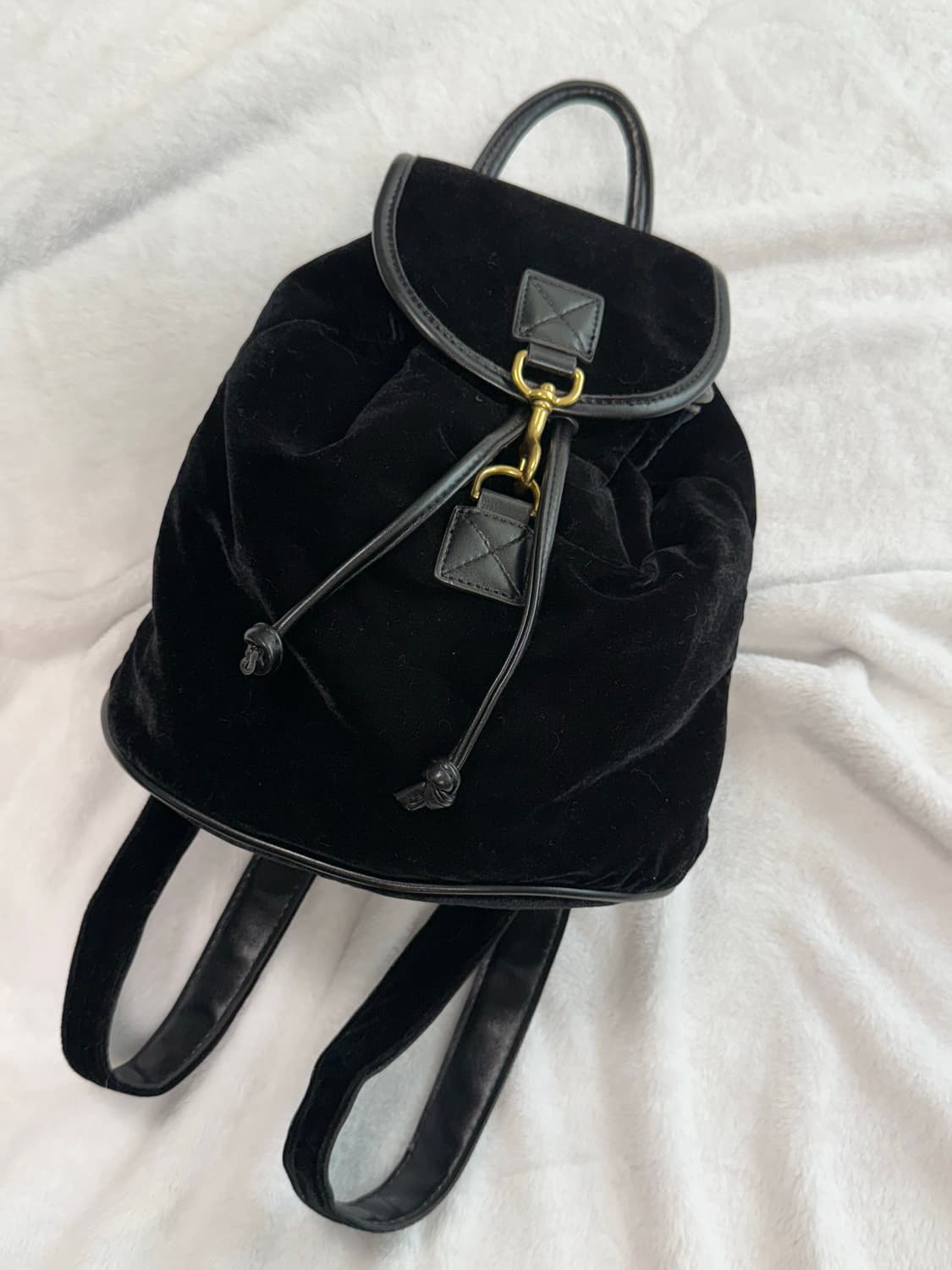 급처)더바넷 블랙 벨벳 백팩 상품이미지4