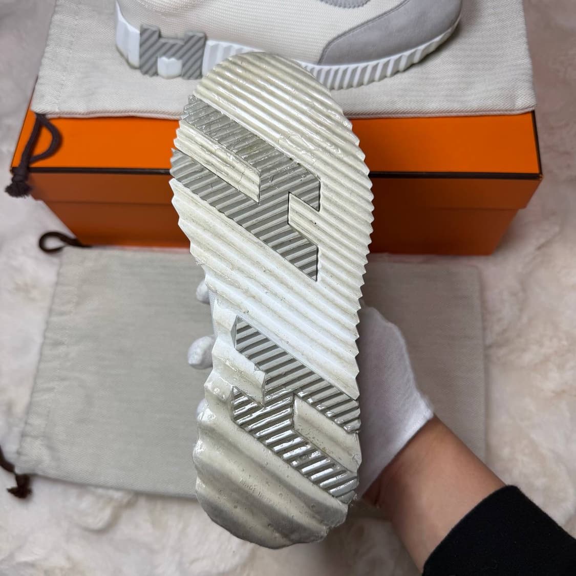 [새상품급/정품] 에르메스 바운싱 그레이 메쉬 카프스킨 스니커즈  상품이미지3