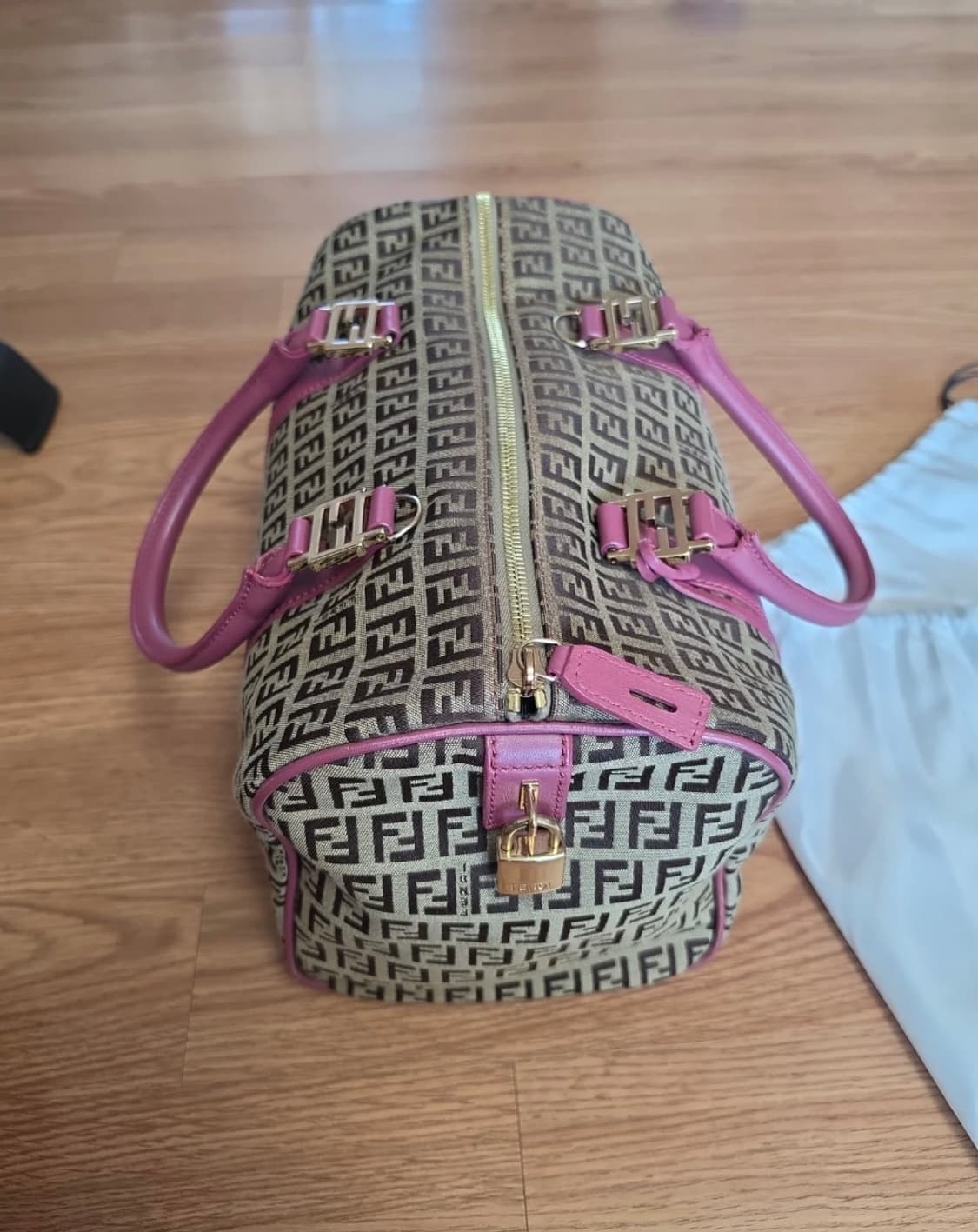 펜디 FF 로고 보스턴 더플백 상품이미지3