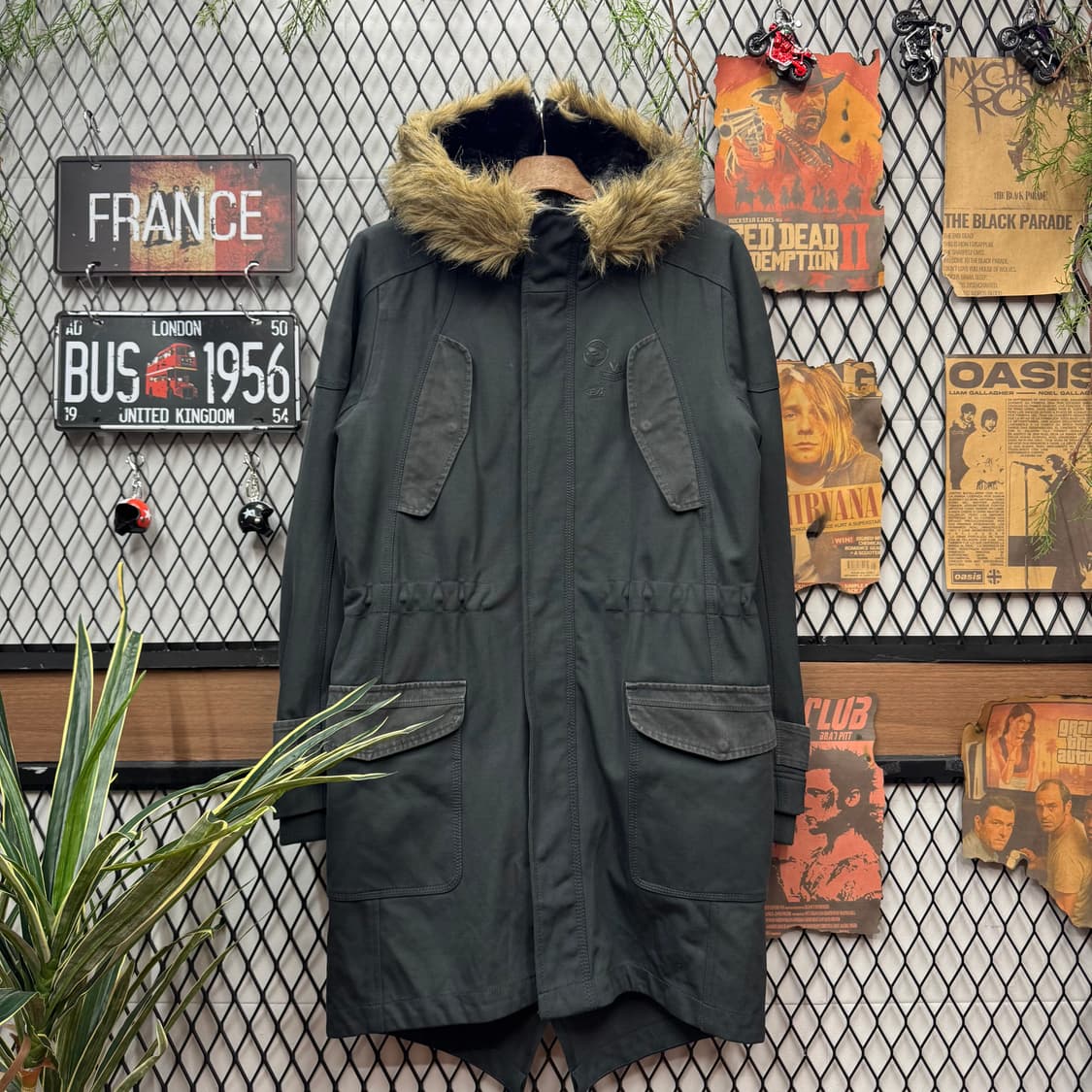 디젤 퍼트리밍 후드 롱 필드파카 코트 전면 로고플레이 포인트 카키 상품이미지1