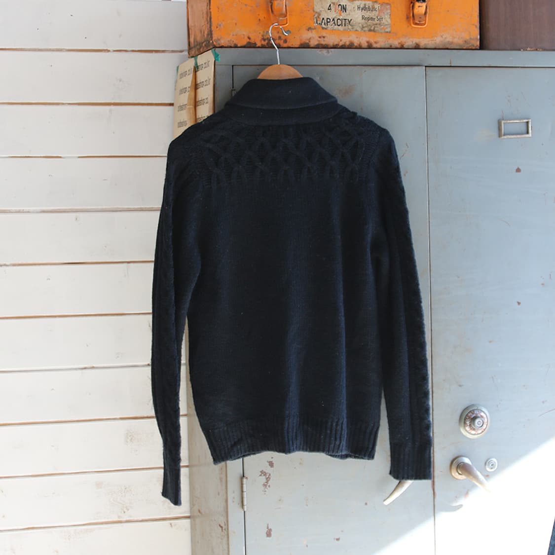 (착용컷) BEAMS HEART 하찌 꽈배기 니트 가디건 (남성용 S) 상품이미지2