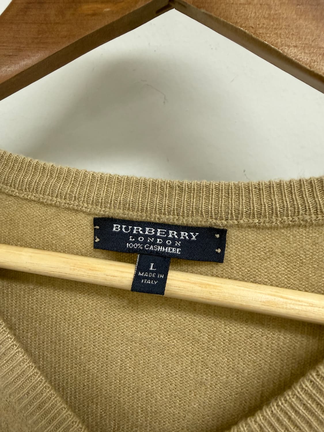 버버리 캐시미어 100% 브이넥 니트 상품이미지3
