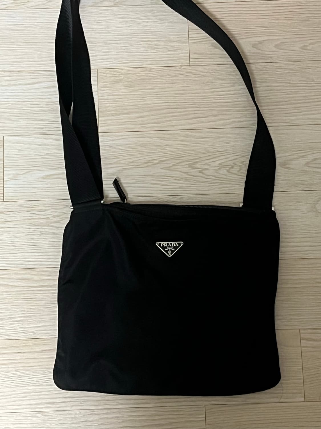 프라다 블랙 나일론 숄더백 상품이미지1