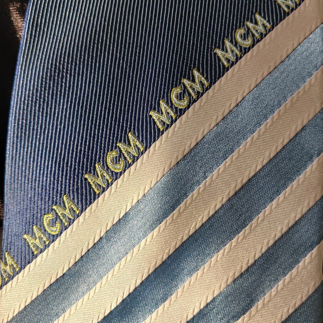 엠씨엠 실크 네이비 스트라이프 넥타이 9cm A등급 A19690
 상품이미지5