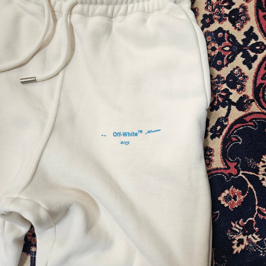 오프화이트 18AW 시그니쳐 프린팅 기모 팬츠 L size 상품이미지5