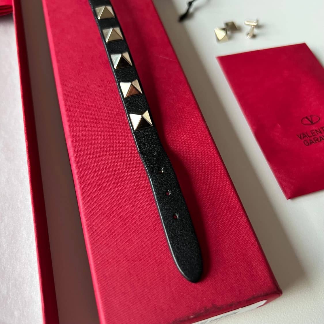 발렌티노 락스터드 브레이슬릿 (VALENTINO) JW2J0255-VIT 상품이미지3