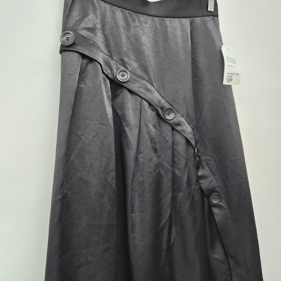 유나이티드 도쿄 블랙 버튼 디테일 롱 스커트 26in 상품이미지2
