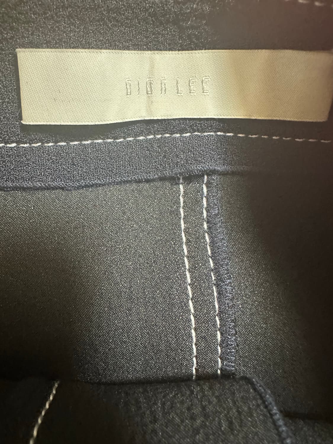 한섬 디온 리 블랙 언발란스 스티치 스커트 상품이미지6