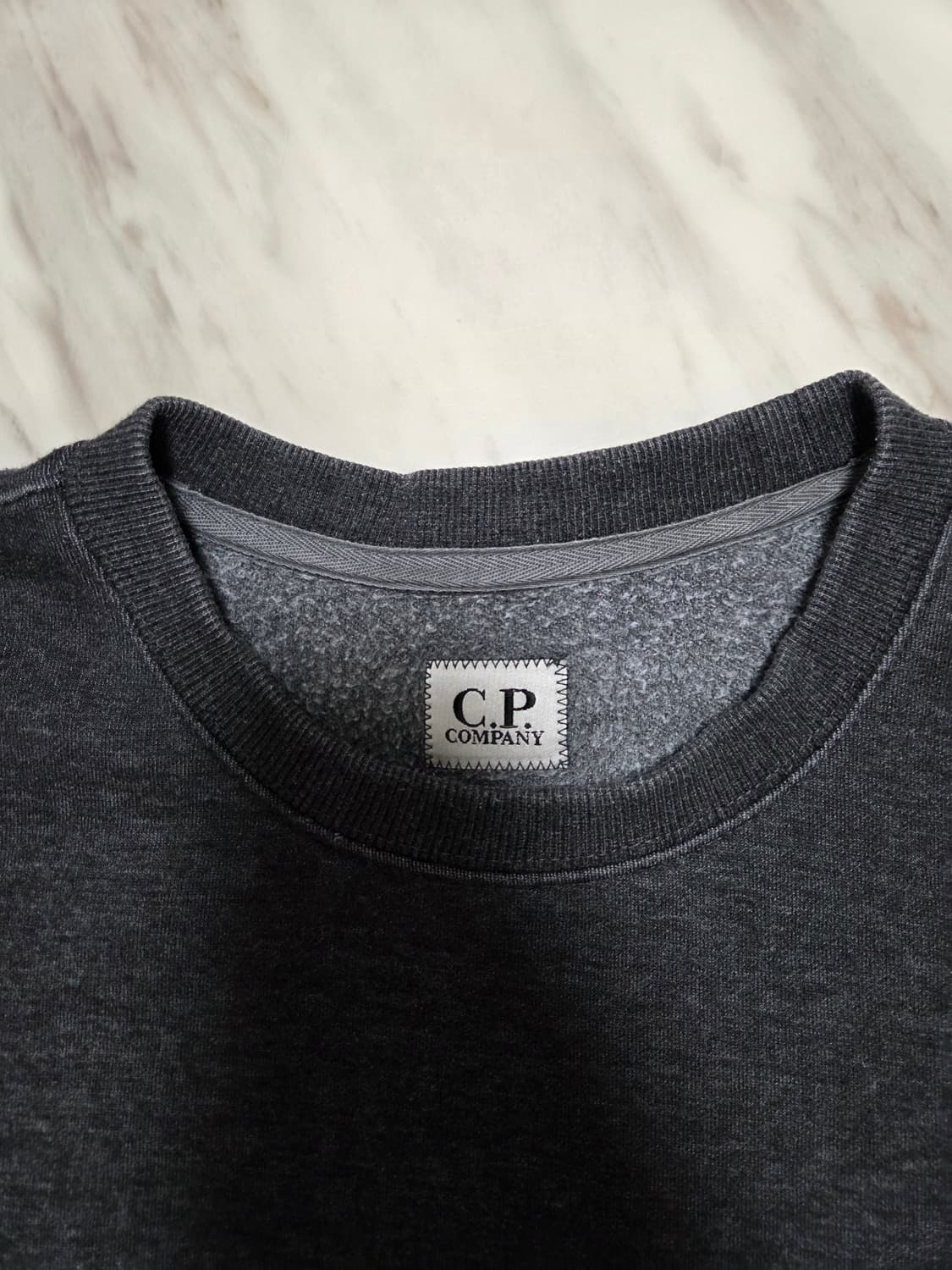 씨피컴퍼니 렌즈 크루넥 스웻 셔츠 상품이미지4