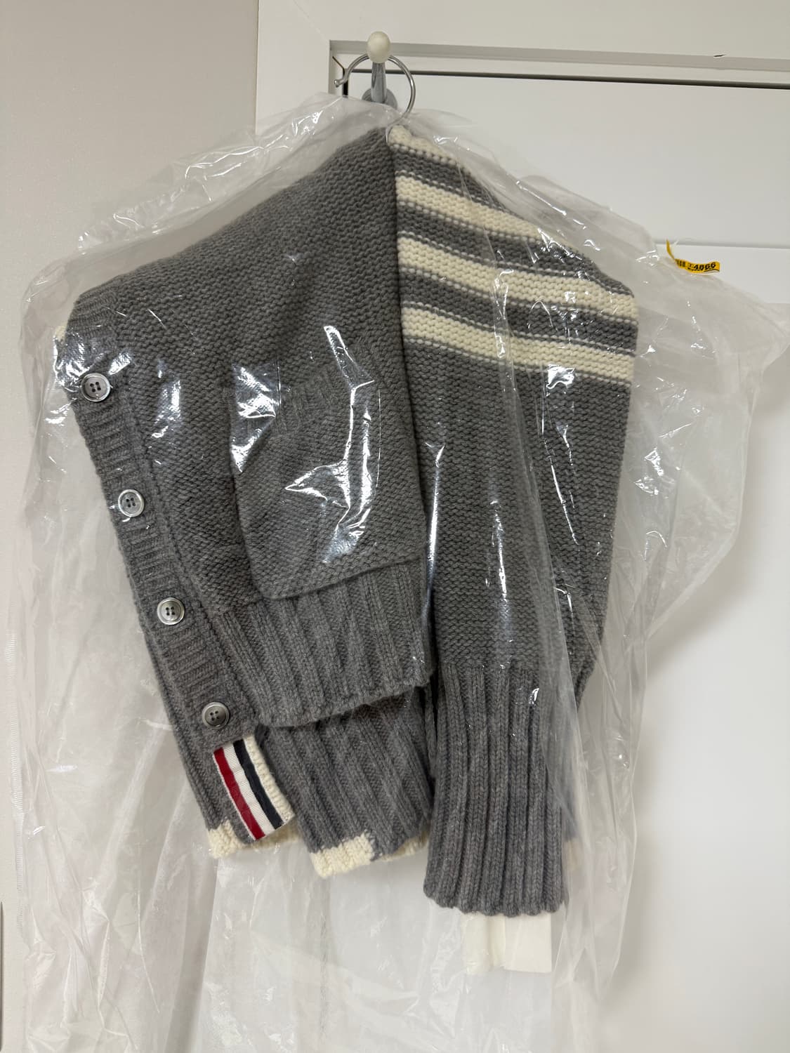 톰브라운 케이블 언발패턴 니트(1) 상품이미지1