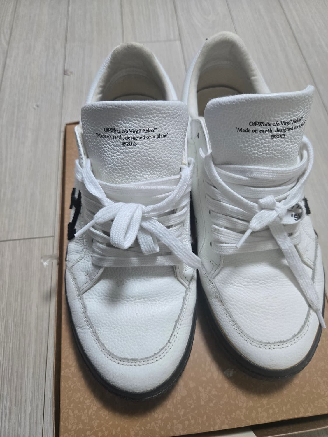 오프화이트 스니커즈 41사이즈 상품이미지1