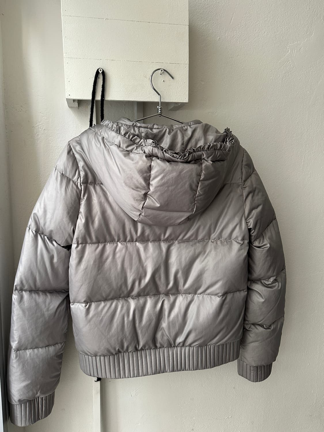 [MAX&Co.] 막스앤코 러플 디테일 실버 구스다운 패딩 상품이미지5