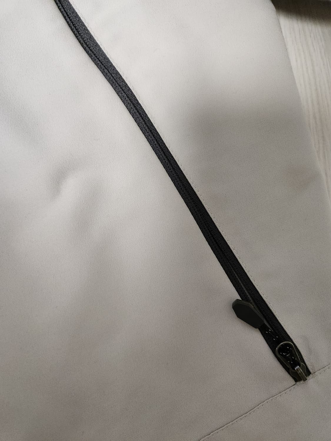 네파 방수방풍 기능성 바람막이 자켓 사이즈L

사진에 보이는 색감 그대로 상품이미지6