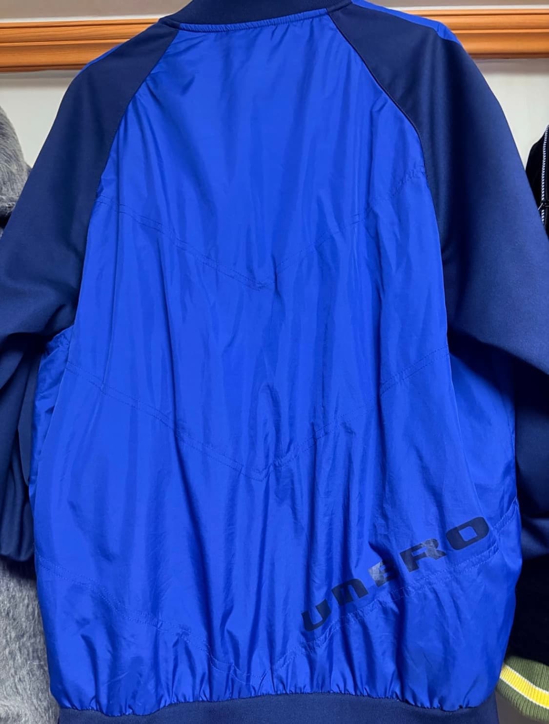 엄브로 올드스쿨 바람막이 상품이미지2