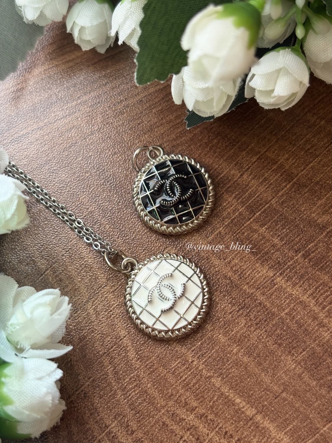 샤넬 격자 그리드 패턴 로고 실버 목걸이 상품이미지1