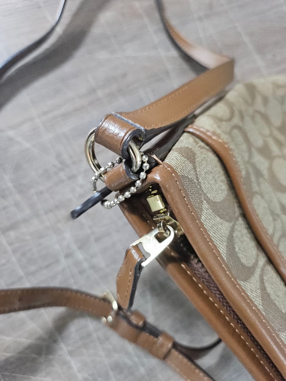 코치 시그니처 크로스백 상품이미지10