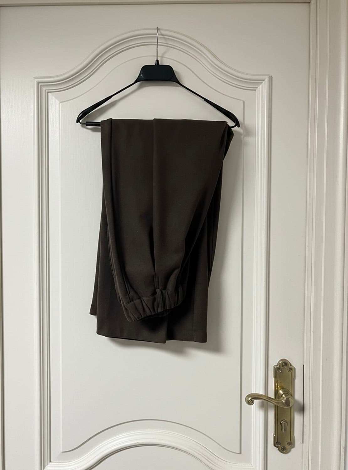 앳더앤드 콤마 와이드 슬랙스 딥브라운 딥브라운 아웃핏 상품이미지3