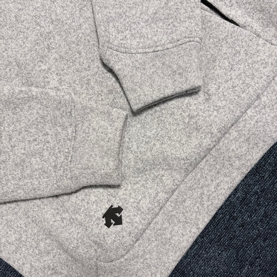 데상트 스웨터 플리스 맨투맨 상품이미지2