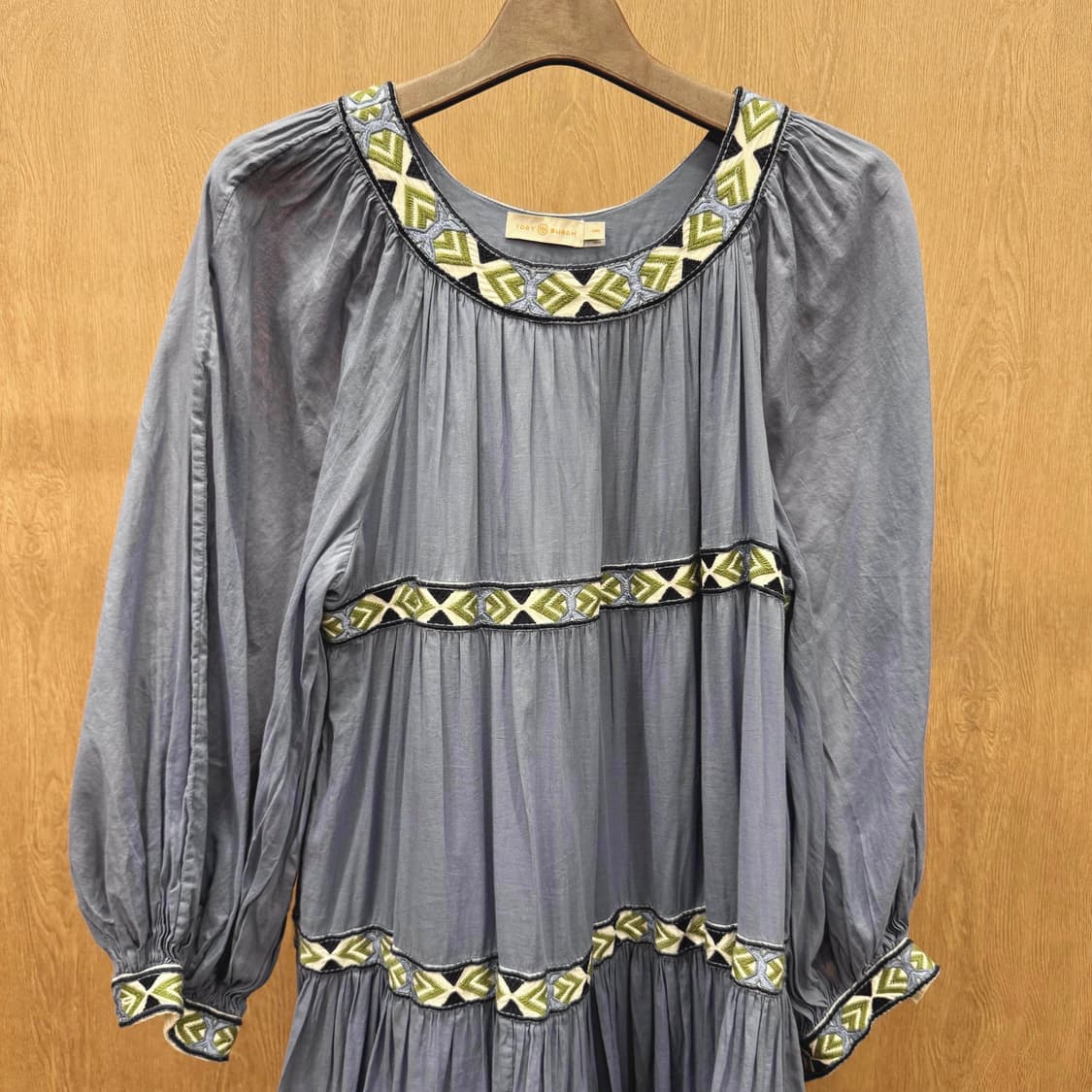 토리버치 자수 트리밍 보헤미안 티어드 원피스 볼륨소매 셔링 디테일 블루 상품이미지4