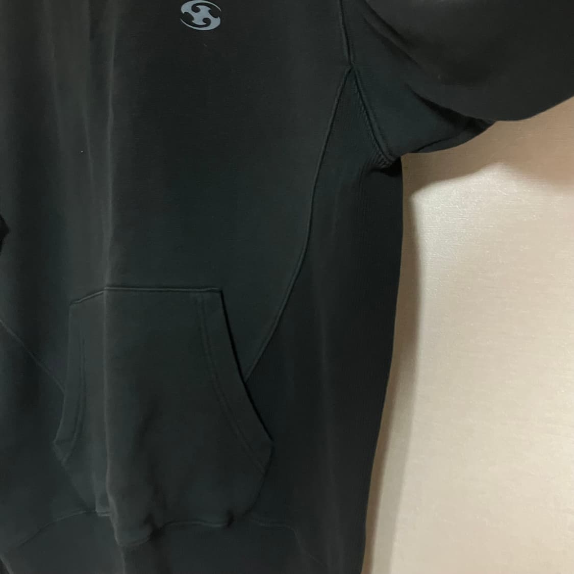 산산기어 블랙 후드티 상품이미지3