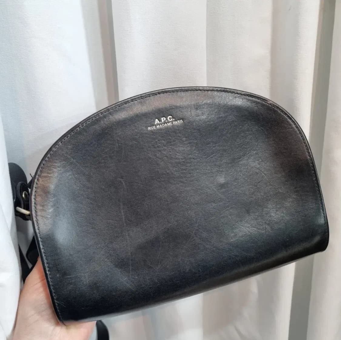 아페쎄 하프문 크로스백 상품이미지2