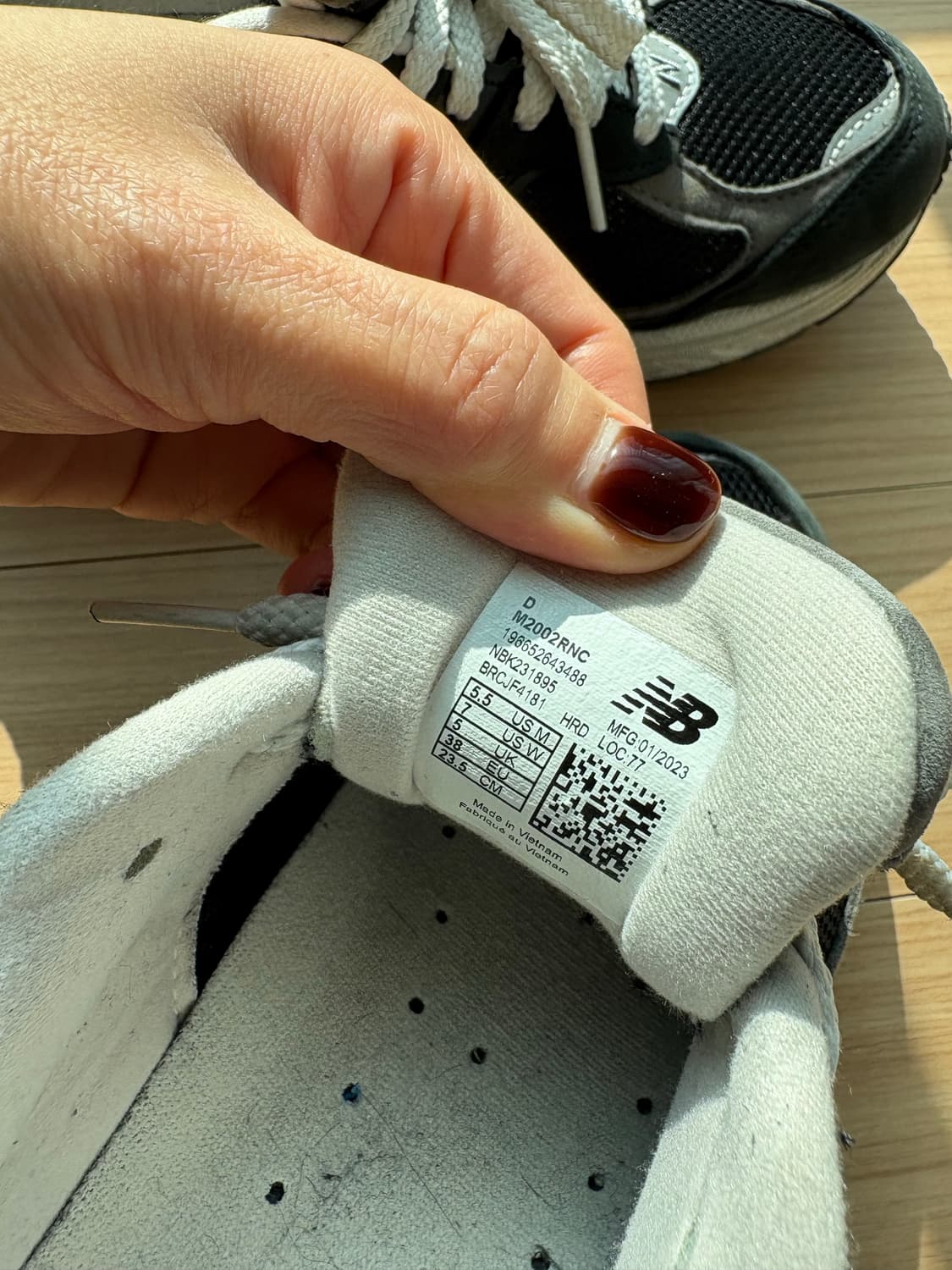 뉴발란스 2002R 프리미엄 빈티지 블랙 상품이미지2