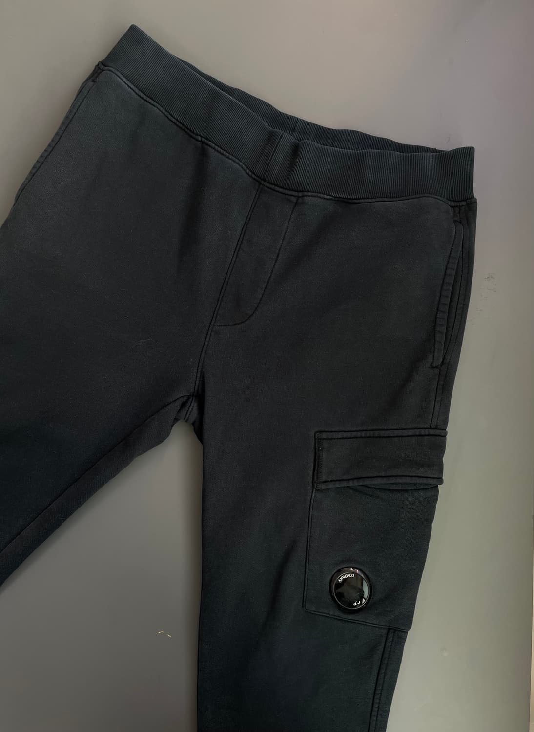 [M] CP컴퍼니 다이애그널 렌즈 플리스 조거 팬츠 상품이미지4