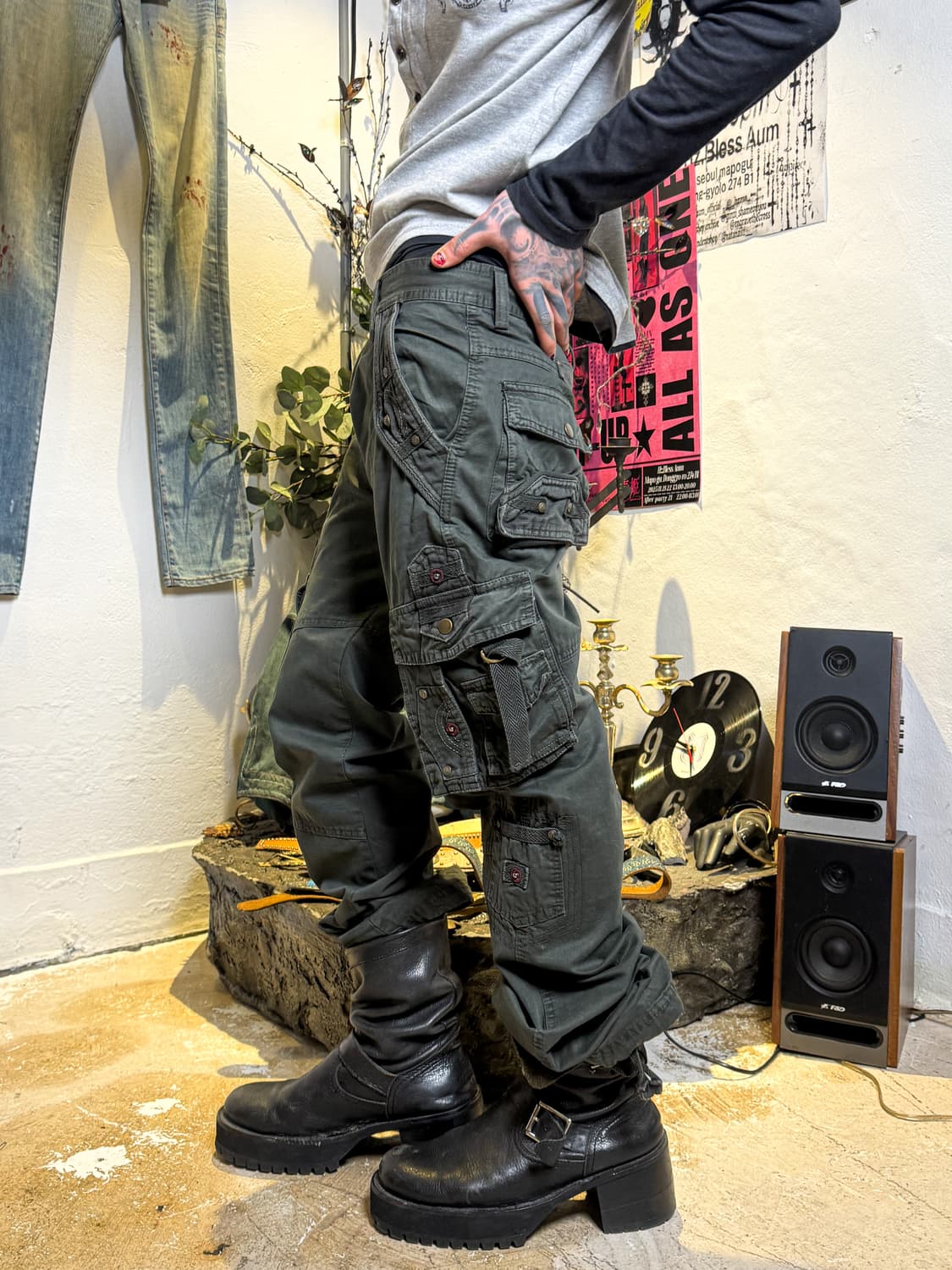 K.U.I – Multi Pocket Cargo Pants 상품이미지1