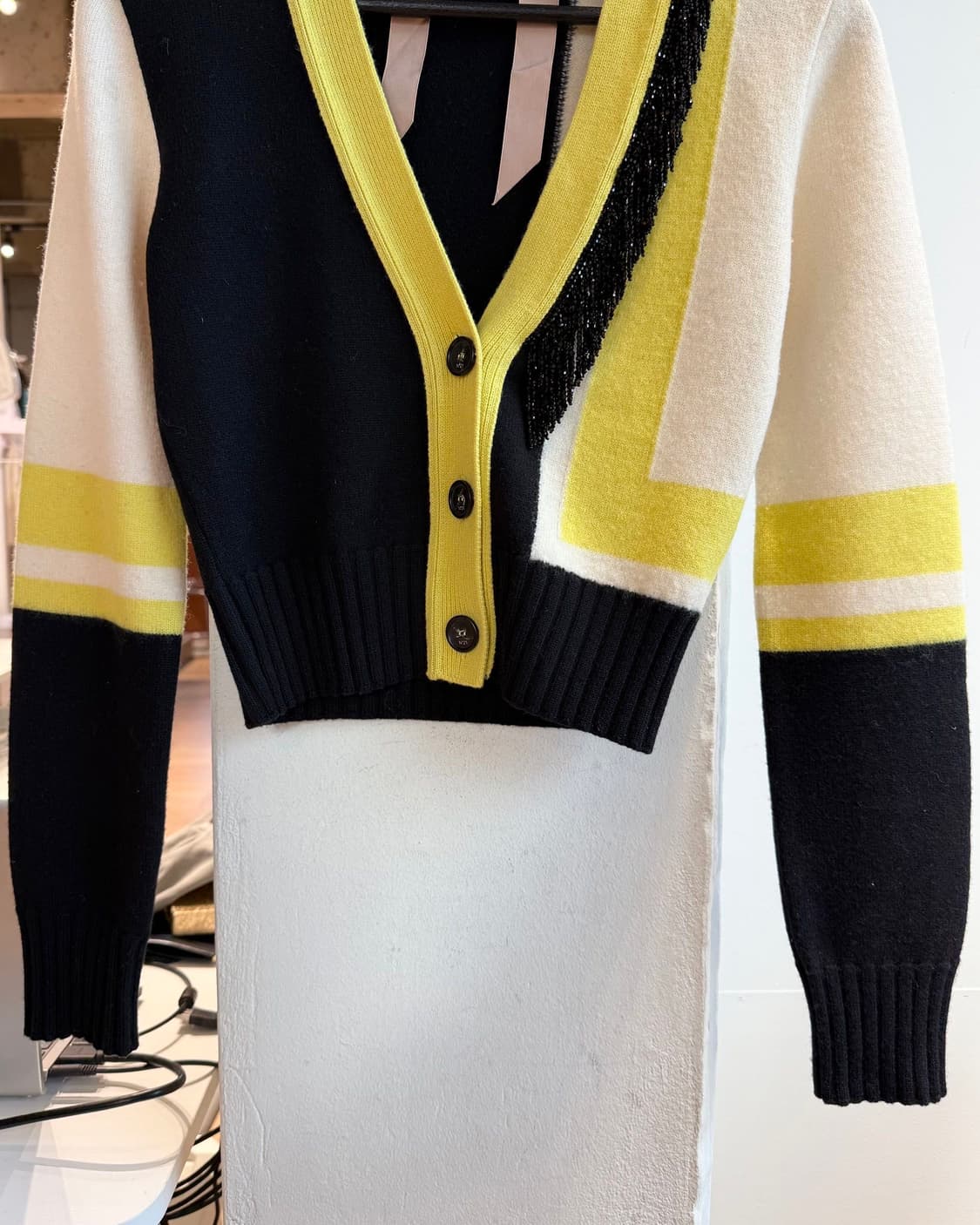n21 블랙 옐로우 태슬 크롭 가디건  상품이미지6