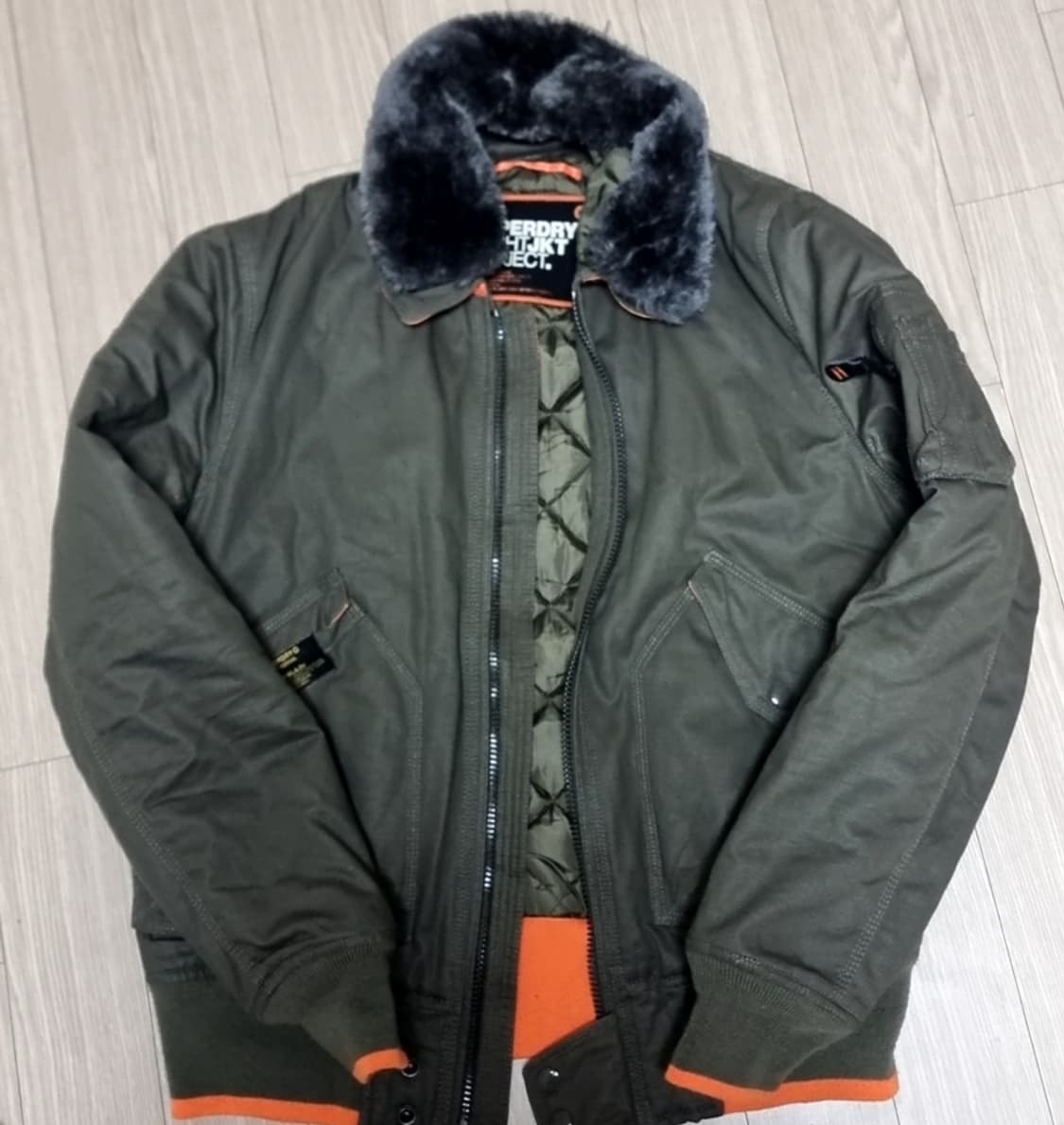 슈퍼드라이 퍼 카키색 cwu45p 봄버 자켓(xl) 상품이미지1