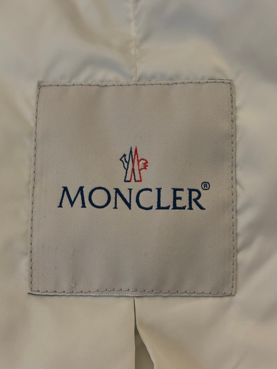 정품) 몽클레어 여성 패턴바람막이 판매합니다! 상품이미지6