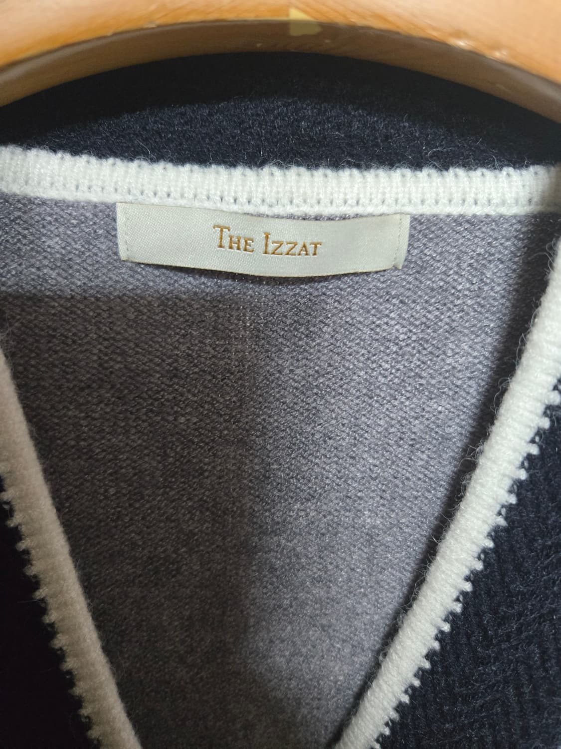 The IZZAT  아이잗 배색 니트 가디건 90 상품이미지5