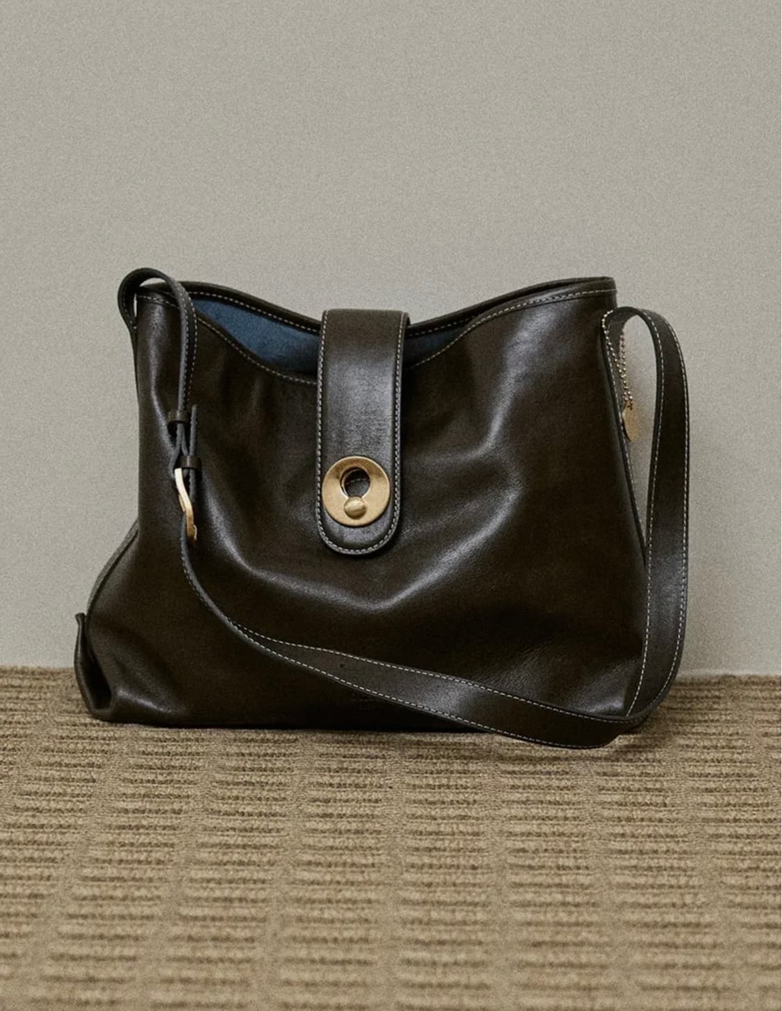 옴니포턴트 토트백 카키 상품이미지1