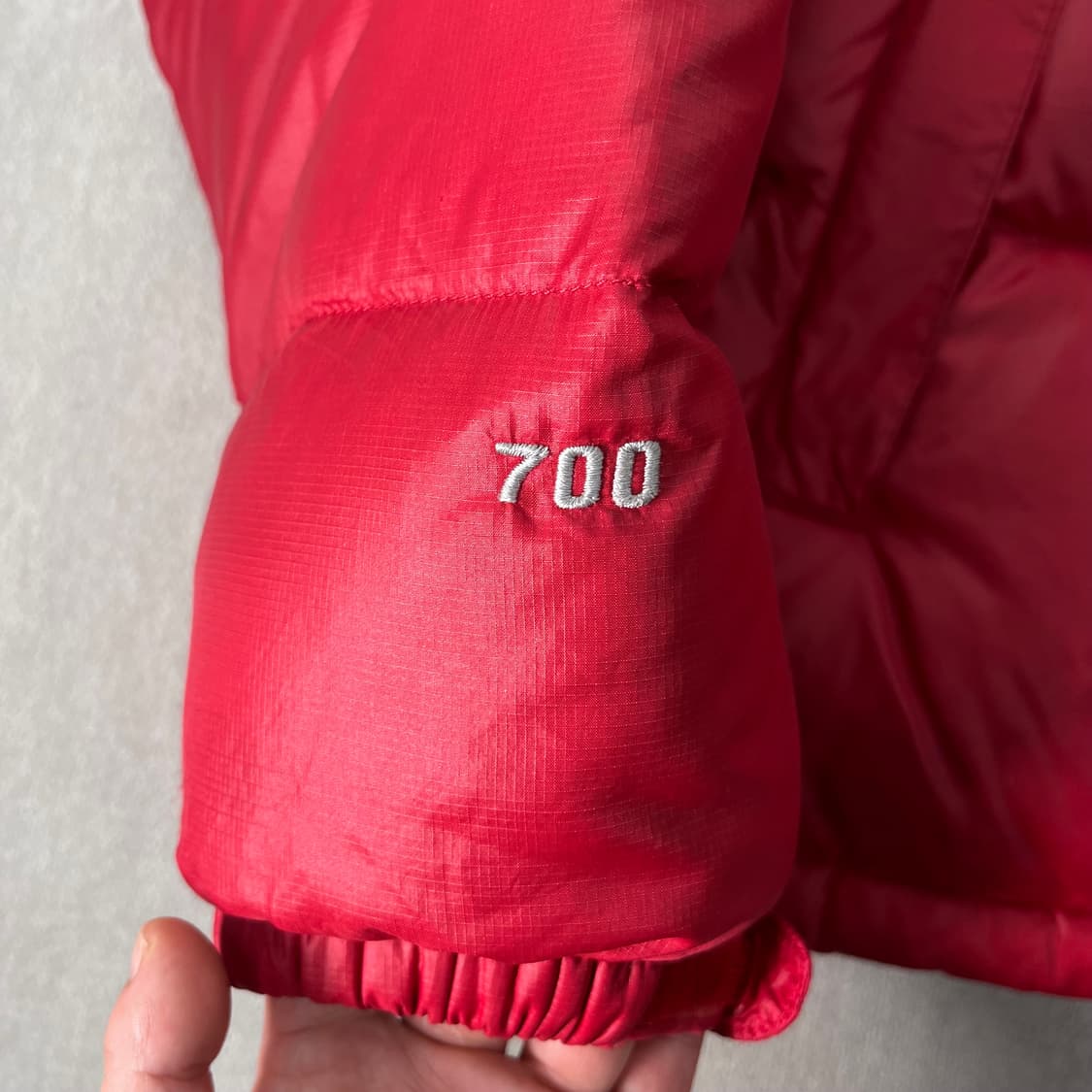 100 노스페이스 1996 눕시 체리 레드 700 패딩 상품이미지4