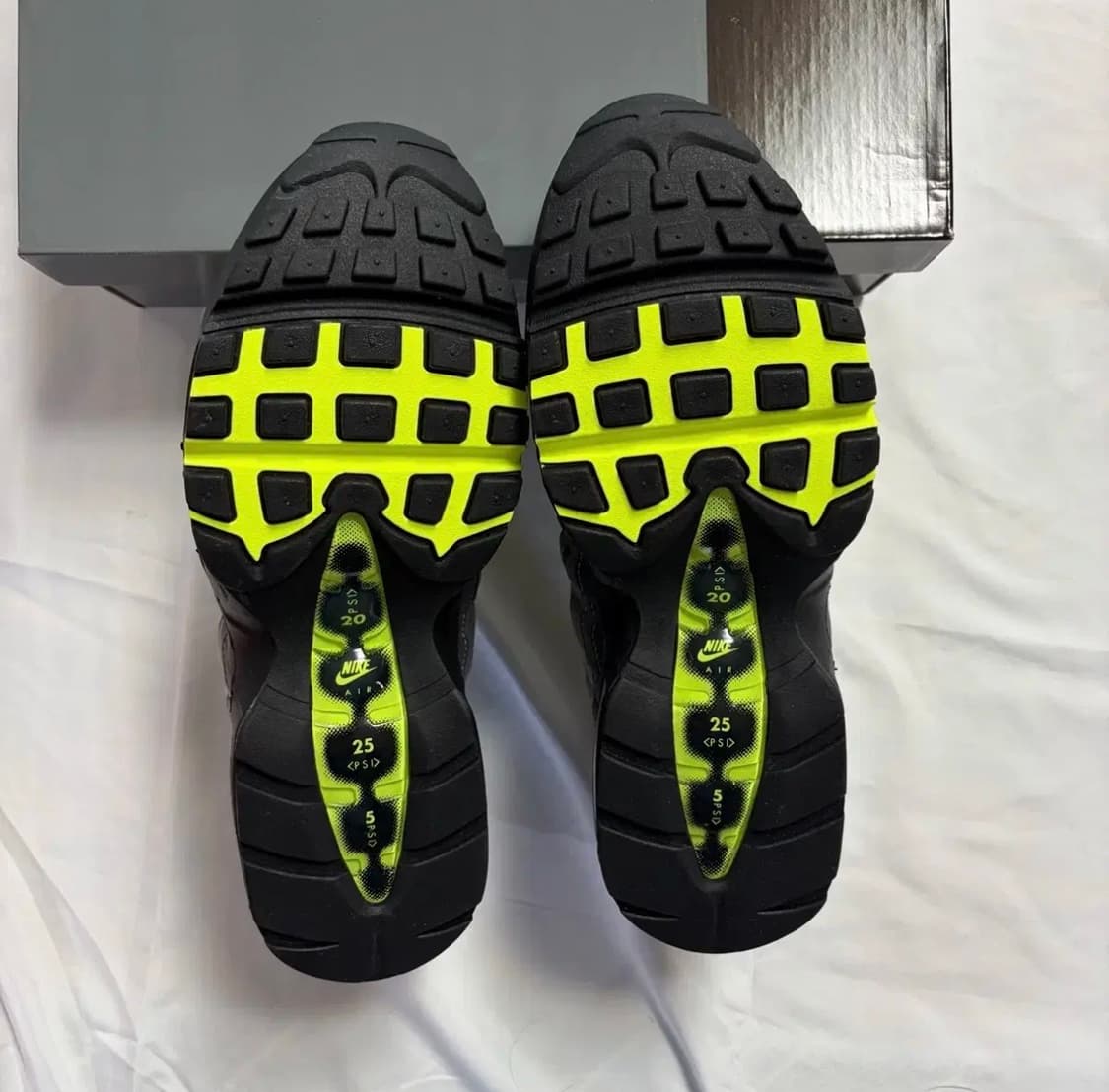 (새상품) [285] 나이키 에어맥스 95 OG 네온 2025 상품이미지8
