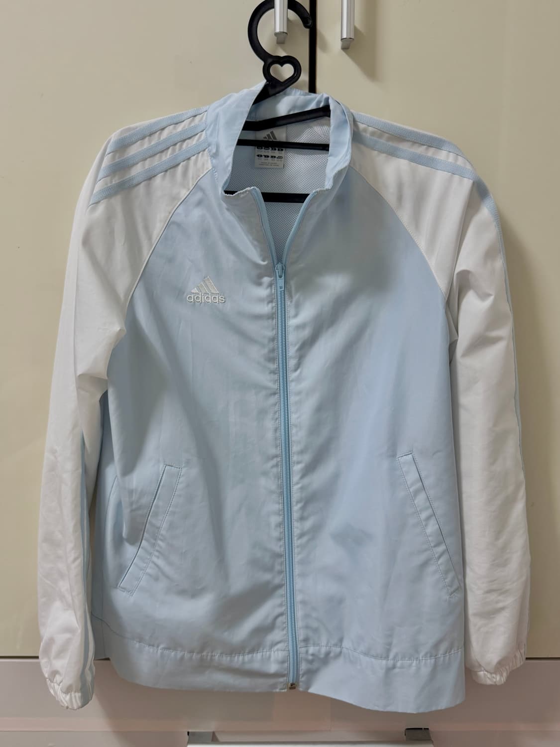 아디다스 시나모롤깔 바람막이 트랙탑 하늘색 상품이미지1