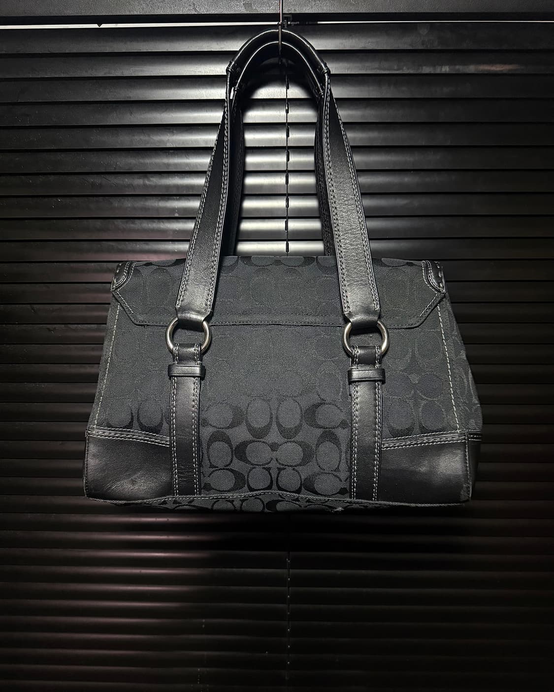 코치 시그니처 로고 패턴 블랙 가죽 버클 숄더백 고스 펑크 갸루 락시크 상품이미지4