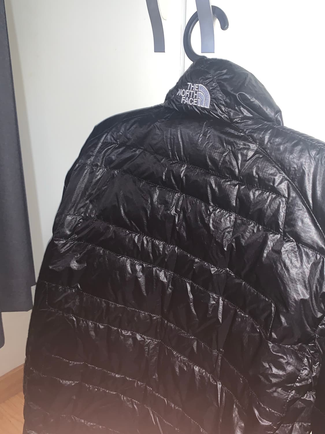 노스페이스 유광 경량패딩 써밋 M 95 상품이미지2