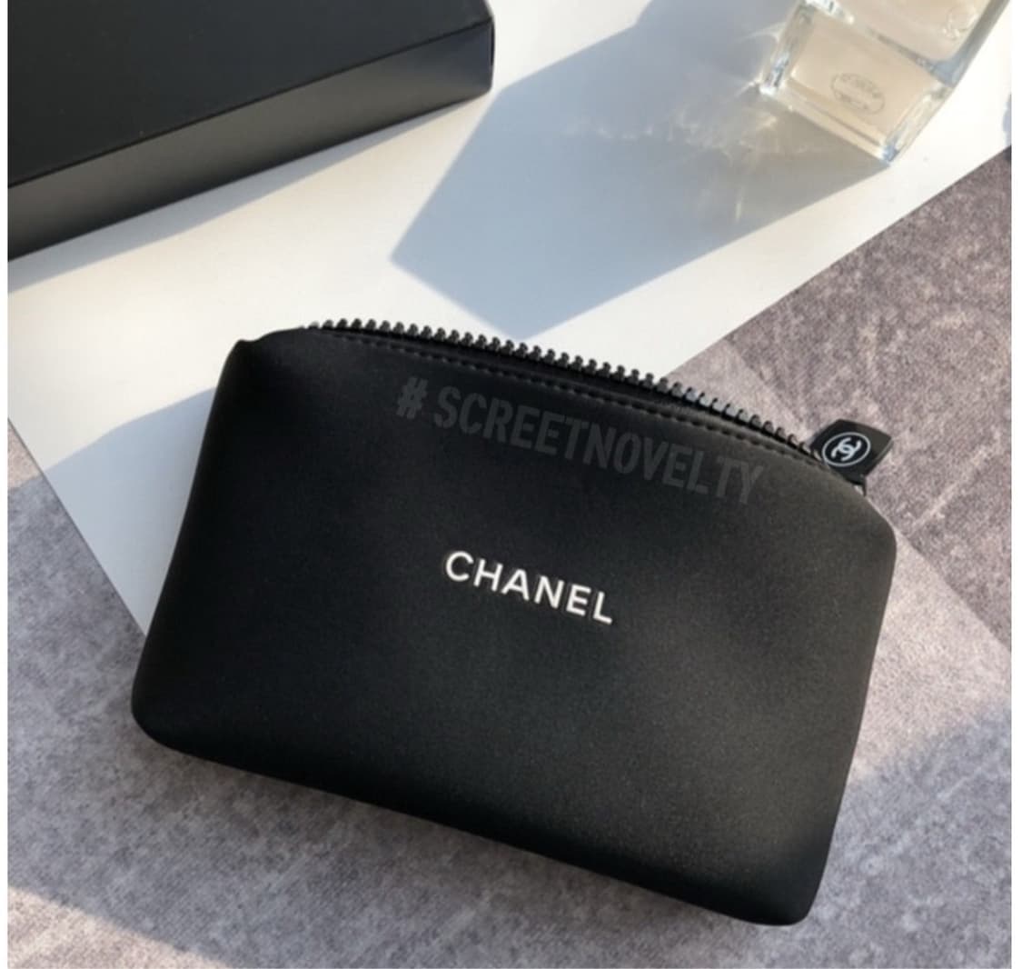   샤넬뷰티 스퀘어 메이크업 파우치  블랙 네오프렌 파우치 ​  상품이미지2