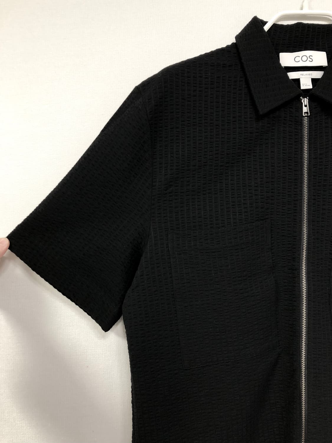 COS 코스 남성 시어서커 반팔 카라 집업 XL _ 블랙 상품이미지3