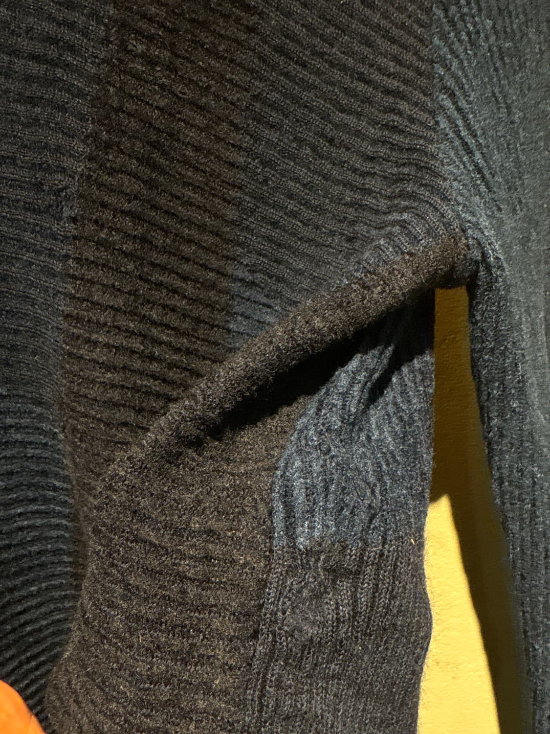 JPN 네이비 사선 언발란스 니트 상품이미지7