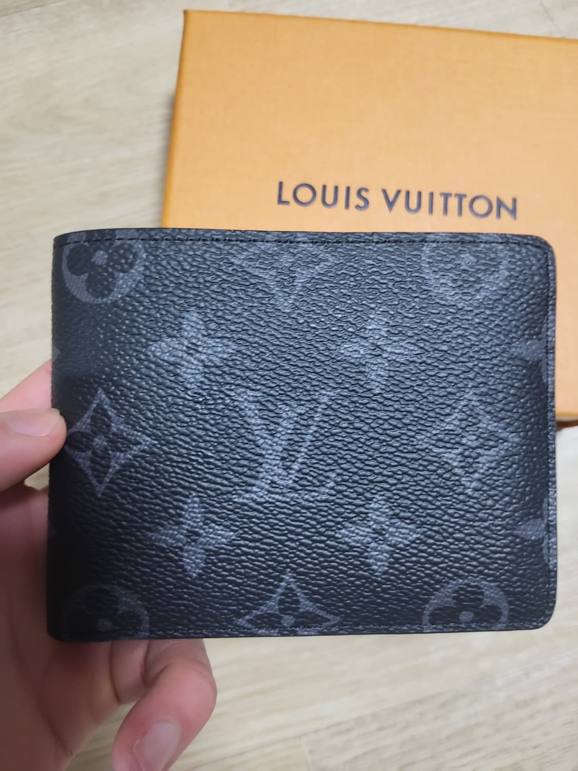 루이비통 모노그램 이클립스 반지갑 상품이미지1