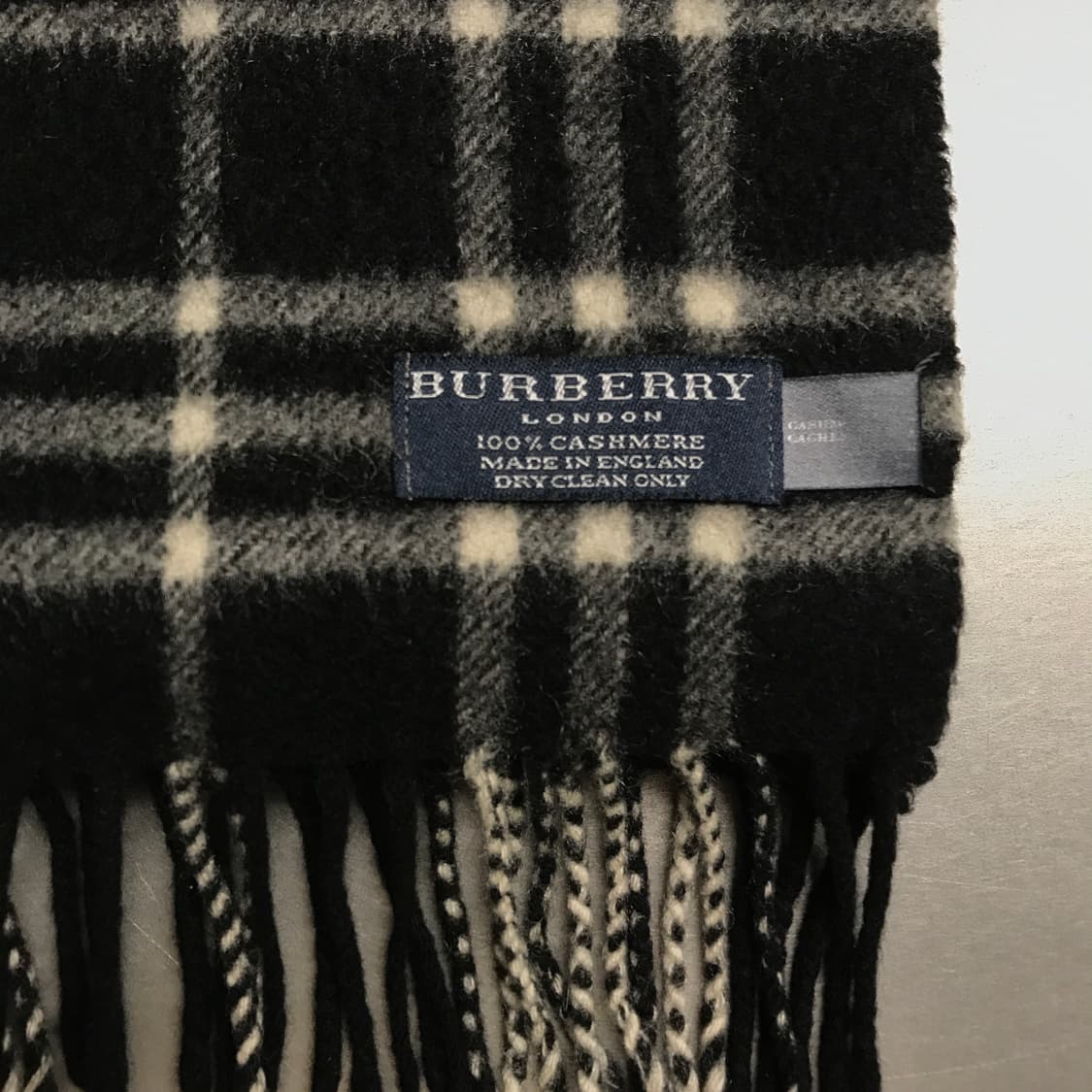 버버리 정품 캐시미어 머플러 블랙  상품이미지4