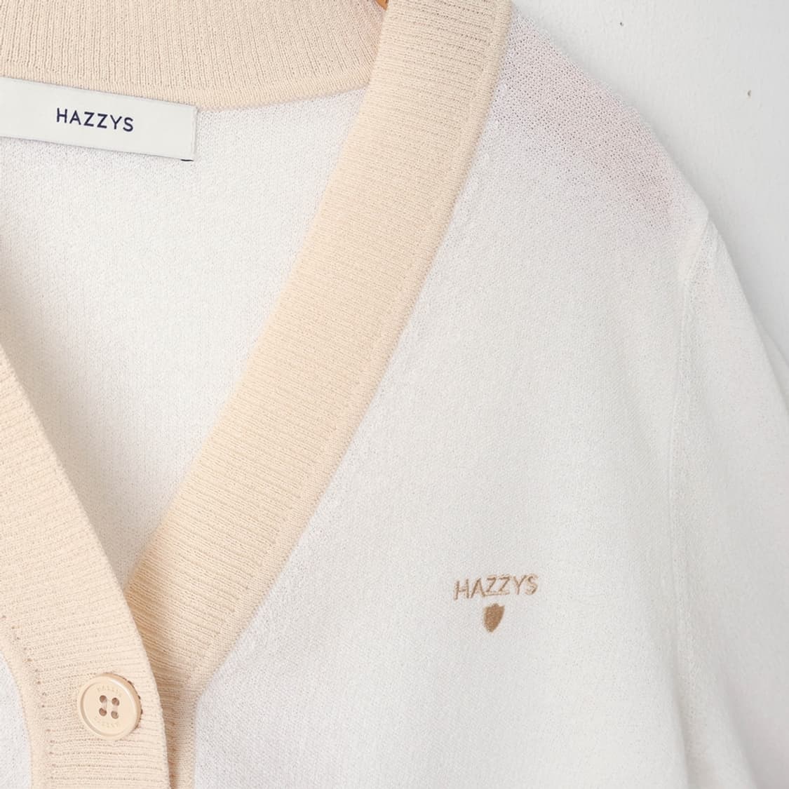 55/헤지스 화이트 컬러배색 면혼방 가디건 상품이미지3
