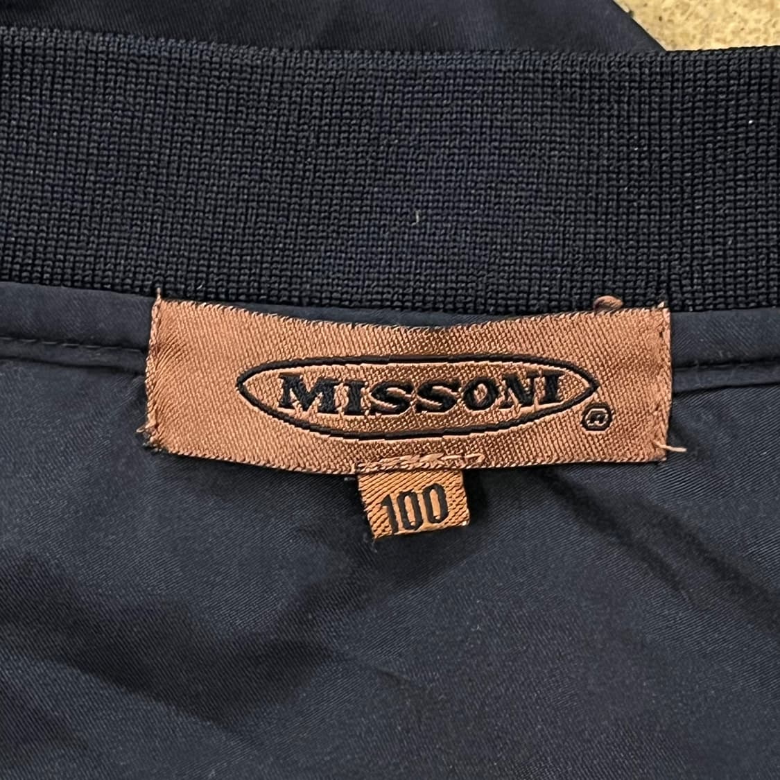 [정품/100] 미쏘니 블랙 V넥 풀오버 바람막이 b16 상품이미지5