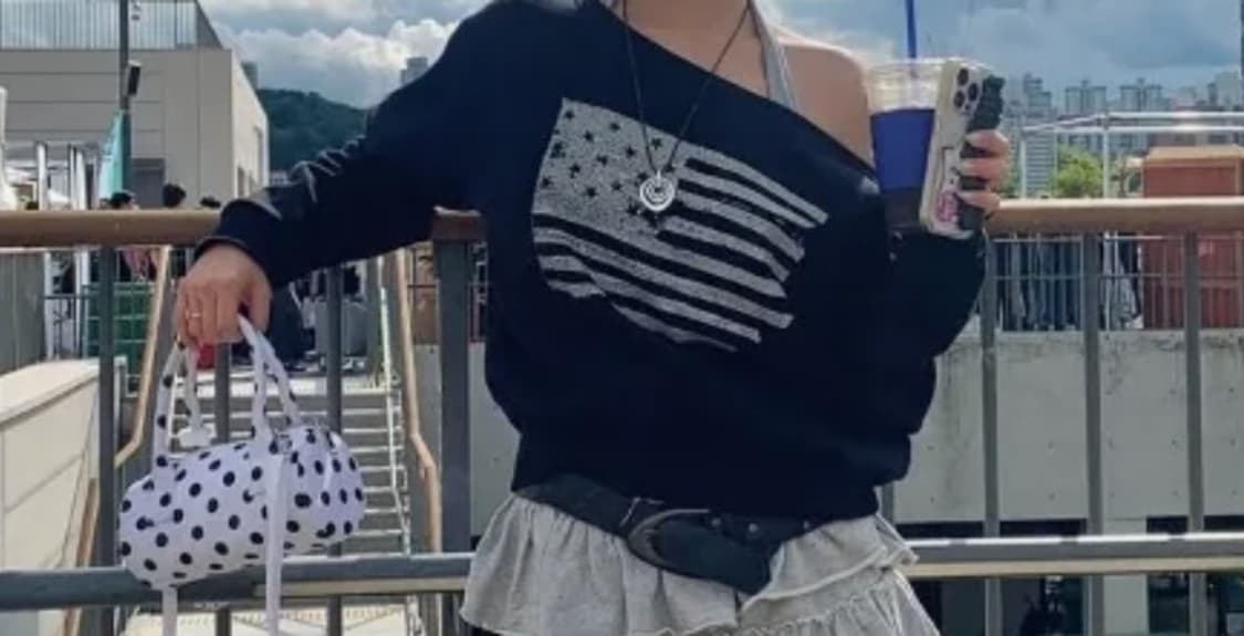 카네이테이 오프숄더 맨투맨  상품이미지1