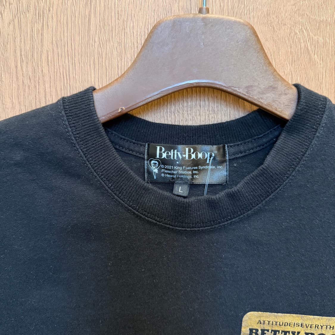 베티붑 코튼 라운드넥 반팔 티셔츠 그래픽 프린팅 디테일 블랙 상품이미지5